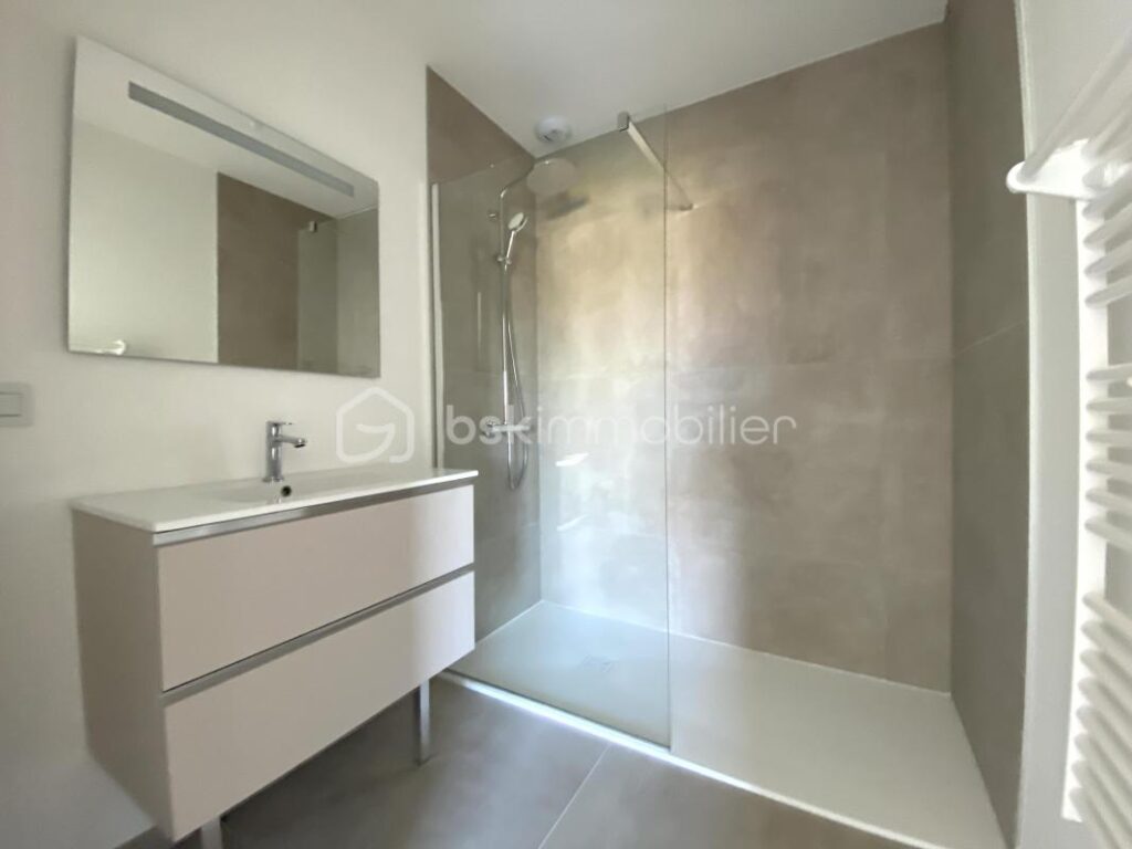 Magnifique maison 5 pièces sur 1088m2 de terrain à l&rsquo;entrée de Sillingy – 5 pièces – 4 chambres – 154 m²