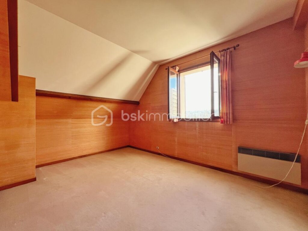 Marly-le-Roi – Spacieuse maison familiale avec vue dégagée sur Paris – 7 pièces – 4 chambres – 152 m²