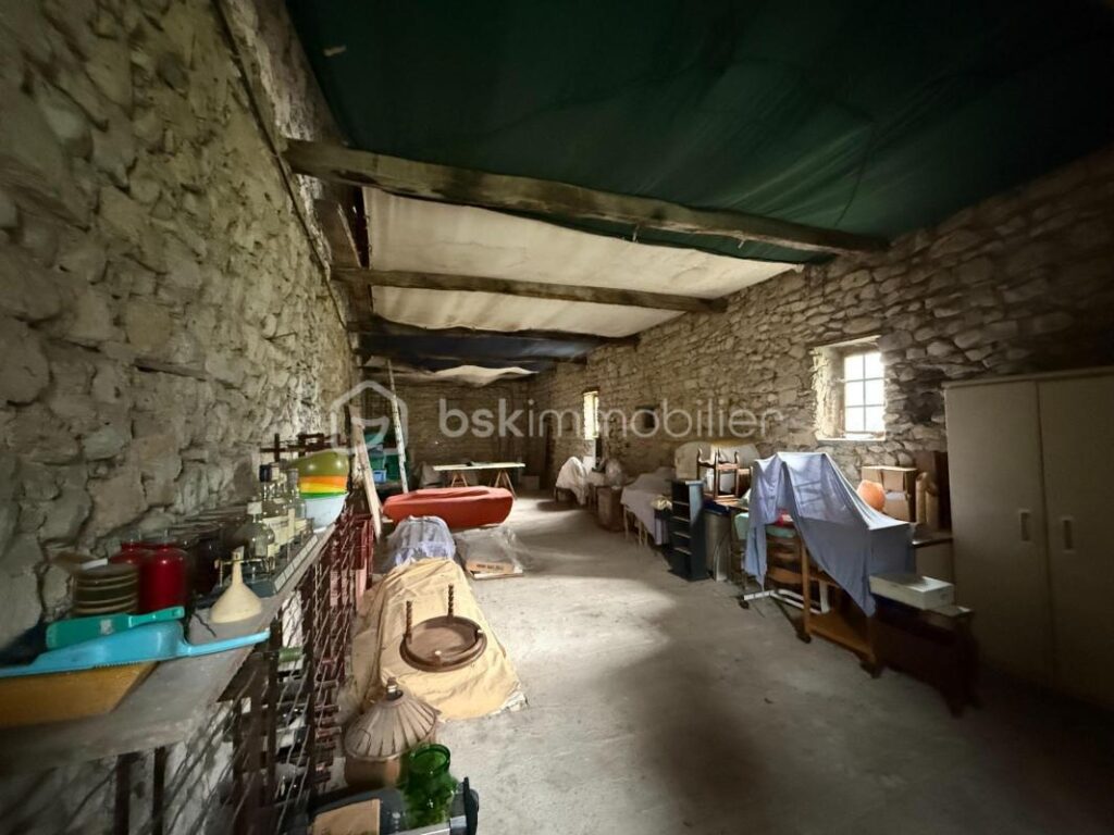 Maison de caractère 104 m² – Terrain 17,5 ha – Les Tourrettes (26740) – 4 pièces – 2 chambres – 104 m²