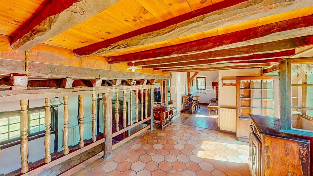 Ancien moulin sur un terrain plat de 8023m² proche du centre ville d’Hasparren ! – 6 pièces – 4 chambres – 128 m²