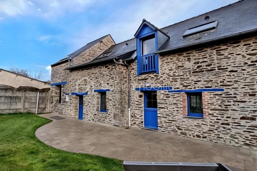 Longère de caractère dans un havre de paix, proche de l’axe RENNES-PARIS – 7 pièces – 5 chambres – 126 m²