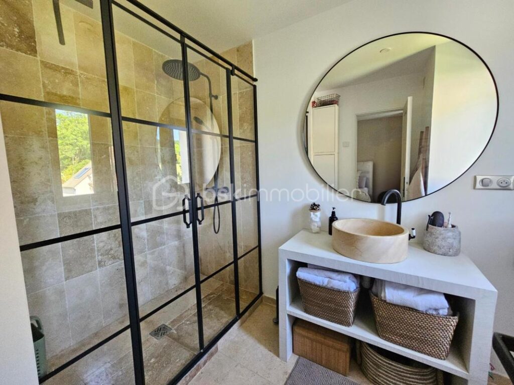 Mansart 7 pièces 216m² indépendant sous-sol DPE C – 7 pièces – 4 chambres – 151 m²