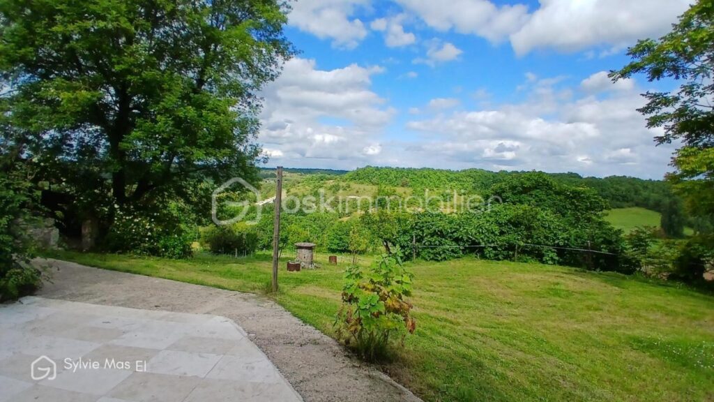 Domaine de charme 2 logements – 5 gîtes – piscine – NR pièces – 11 chambres – 390 m²