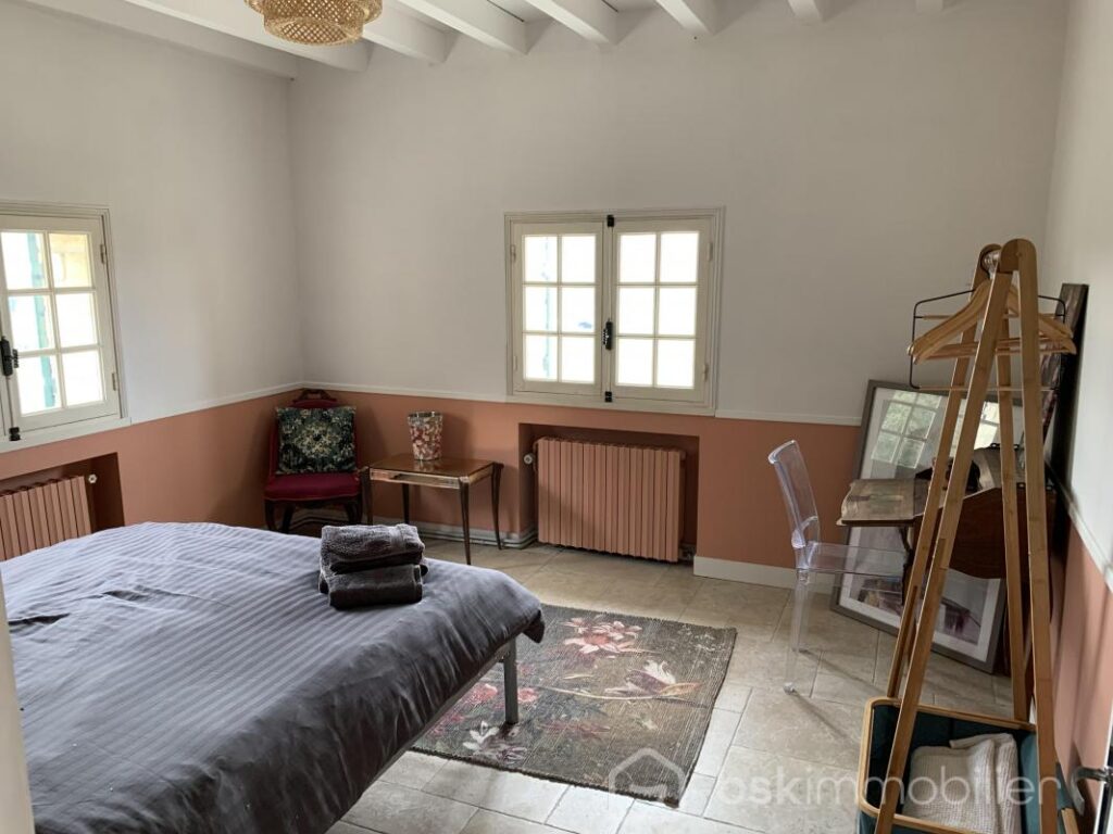 Grande maison lumineuse de 252m² – 7 pièces – 5 chambres – 252 m²