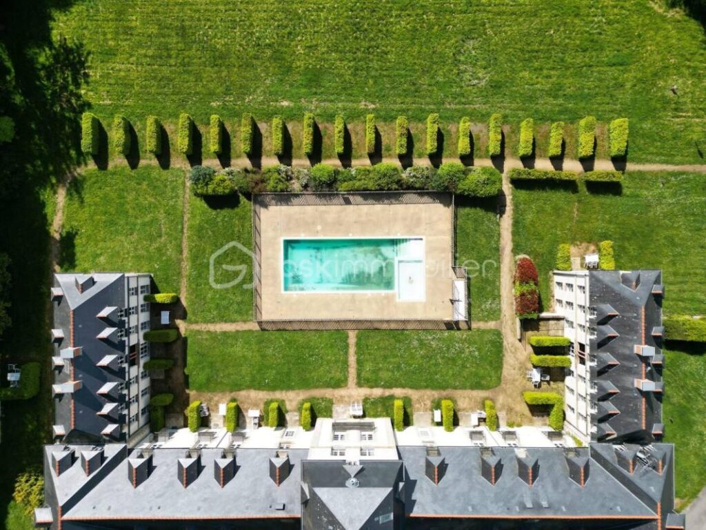 SUPERBE T2 BIS RENOVE ET MEUBLE – 35 M² AU SOL – GOLFE DU MORBIHAN – PISCINE – PARC – 3 pièces – 2 chambres – 25 m²