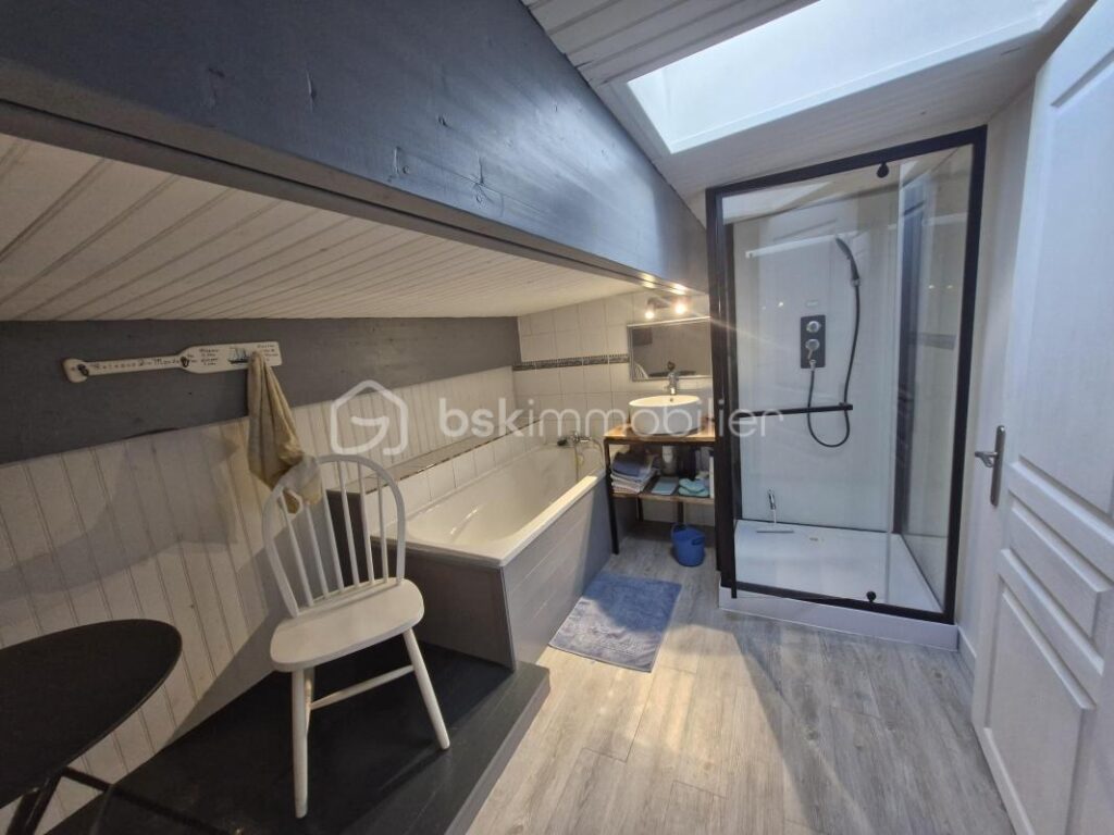 Charmante maison longère de 350m2 à Port-Sainte-Foy-et-Ponchapt – 15 pièces – 8 chambres – 350 m²