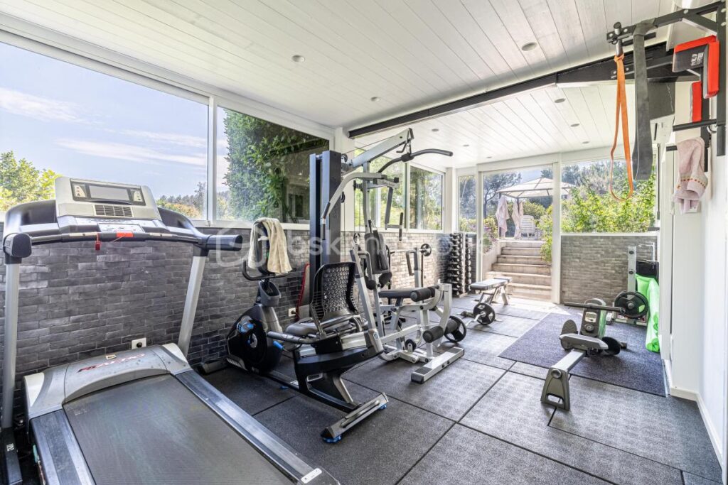 Valbonne – Villa d’exception au cœur de la nature, à pied du village – 12 pièces – 8 chambres – 518 m²