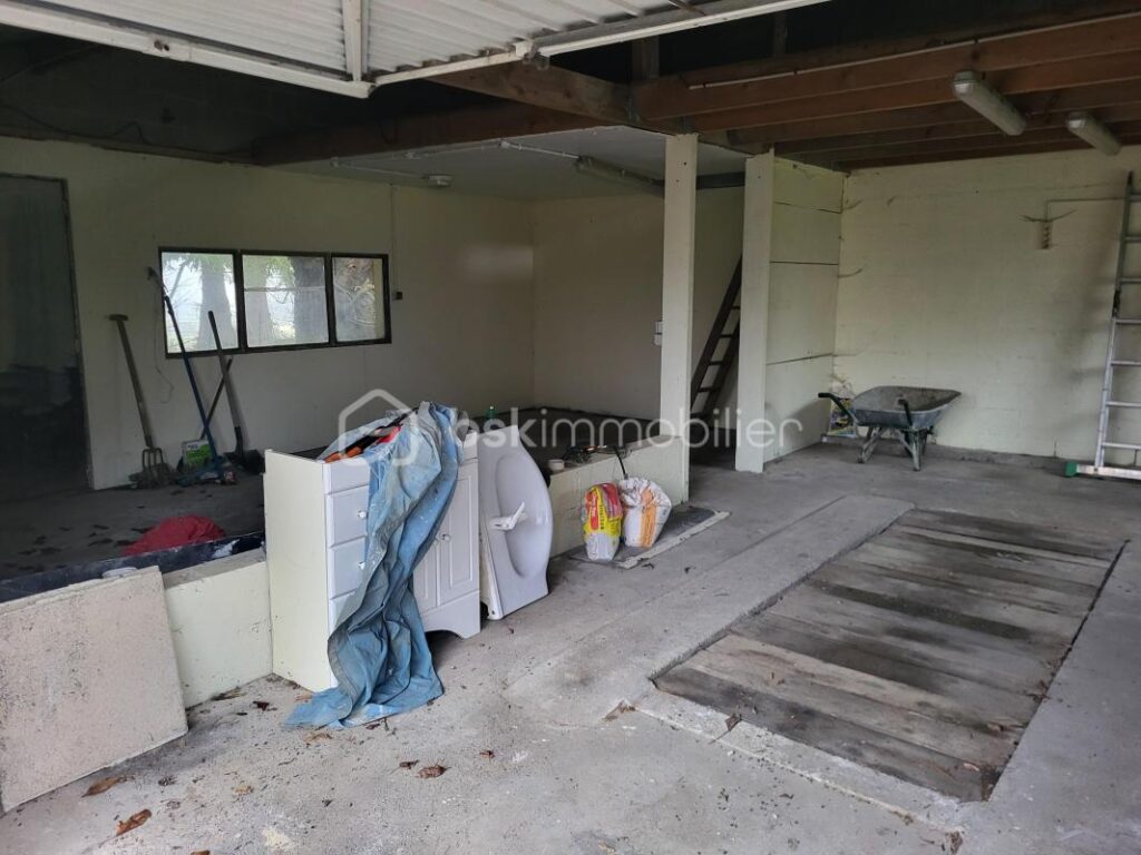 PROCHE VILLEDIEU-LES-POÊLES & A84 – MAISON DE STANDING AVEC PISCINE – 5 pièces – 4 chambres – 140 m²