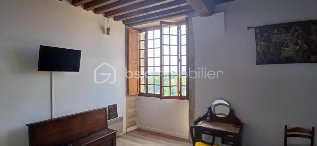 Maison Tour Historique – 4 pièces – 3 chambres – 120 m²