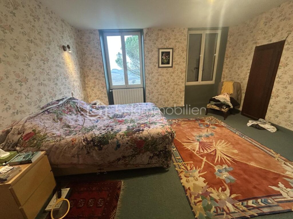 Belle maison en pierres, Dépendances –garage–3 ha 82 – 8 pièces – 6 chambres – 250 m²