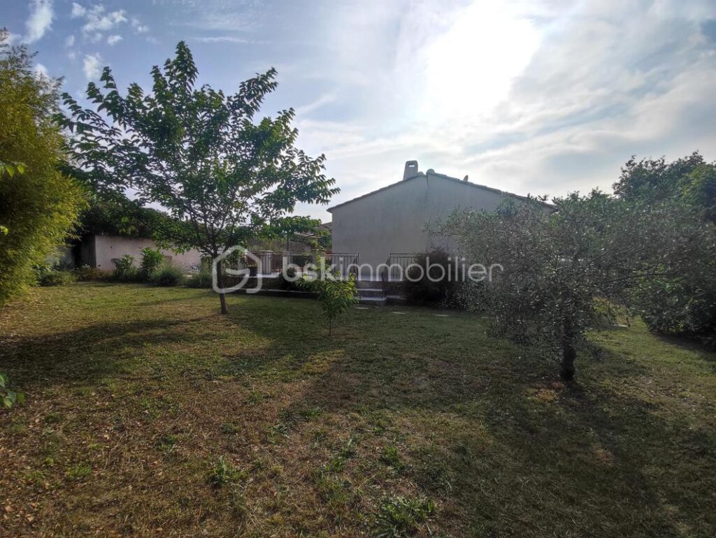Plain-pied de 2010 avec piscine – 5 pièces – 3 chambres – 100 m²