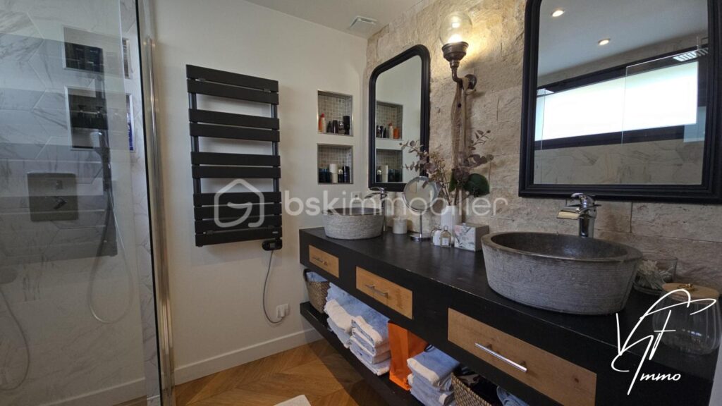 A vendre : Maison d’Architecte, studio indépendant, Piscine, au Beausset, Var – 6 pièces – 5 chambres – 200 m²