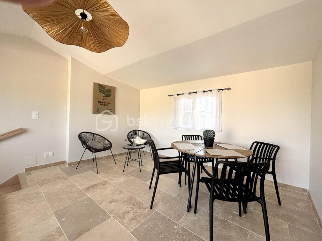 Superbe maison au pied du Mont-Ventoux – 4 pièces – 2 chambres – 94 m²