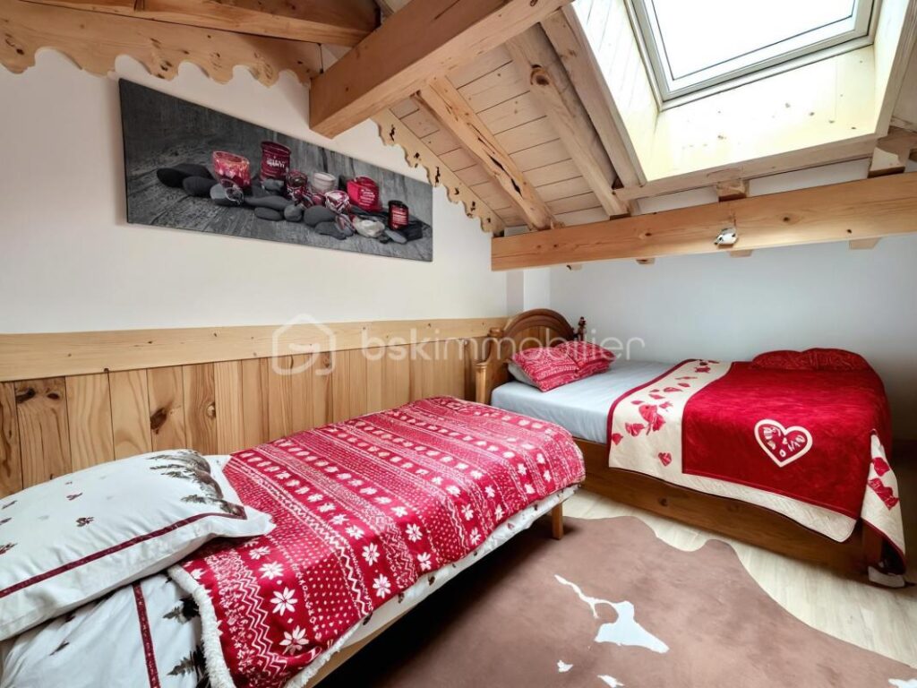 À Vendre : Haut de Chalet à Colmars – Charme et Confort en Montagne – 4 pièces – 3 chambres – 128 m²