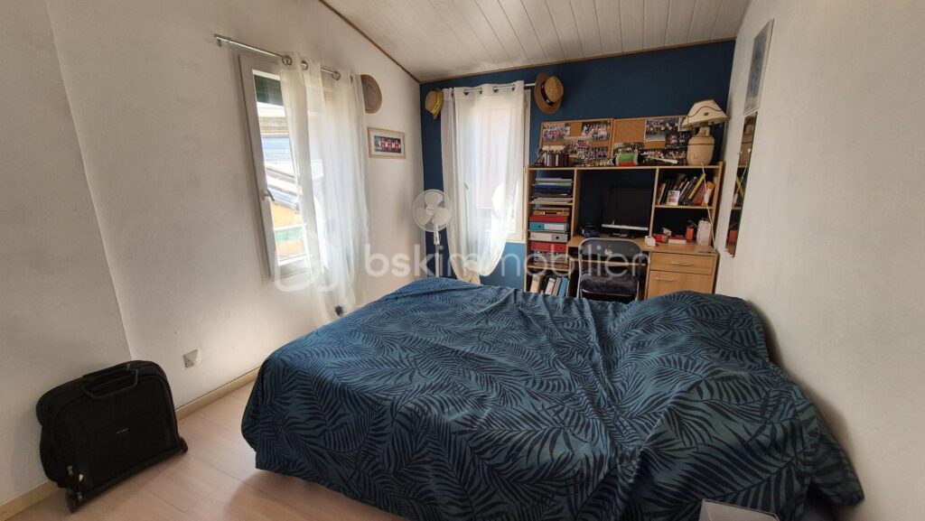 A VENDRE MAISON 3 FACES DE 131M² SUR TERRAIN DE 336M² A CERET – TROIS CHAMBRES – GARAGE – CLIMATISATION REVERSIBLE – VUE SUR LE VALLESPIR – AUCUN VIS A VIS – GARAGE – 6 pièces – 3 chambres – 131 m²