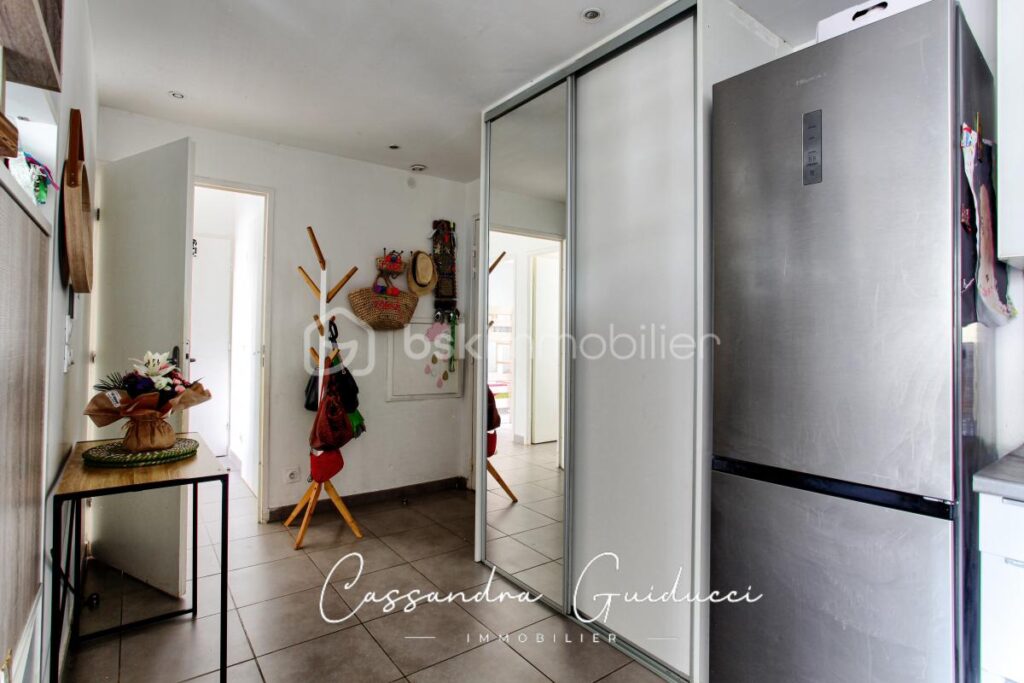 APPARTEMENT 3 PIECES AVEC GRANDE TERRASSE – RESIDENCE LA PINEDE – 3 pièces – 2 chambres – 66 m²