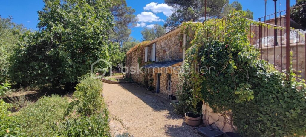 propriete athypique touristique – 4 pièces – 3 chambres – 215 m²