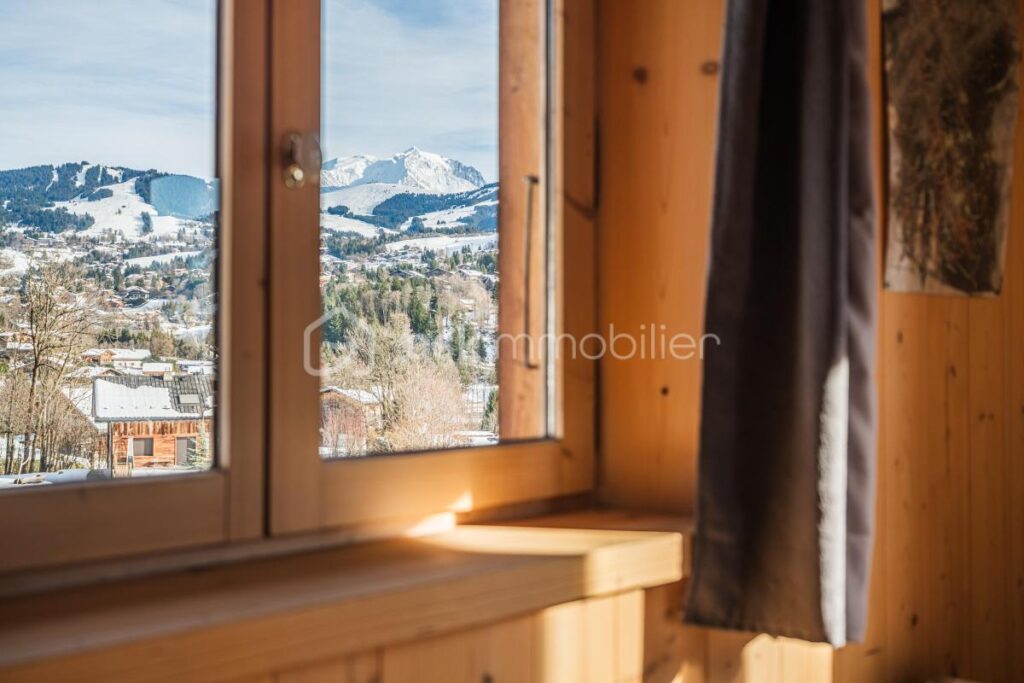 MEGEVE- CHALET FAMILIAL AU COEUR D’UN HAMEAU HISTORIQUE – 12 pièces – 7 chambres – 243 m²