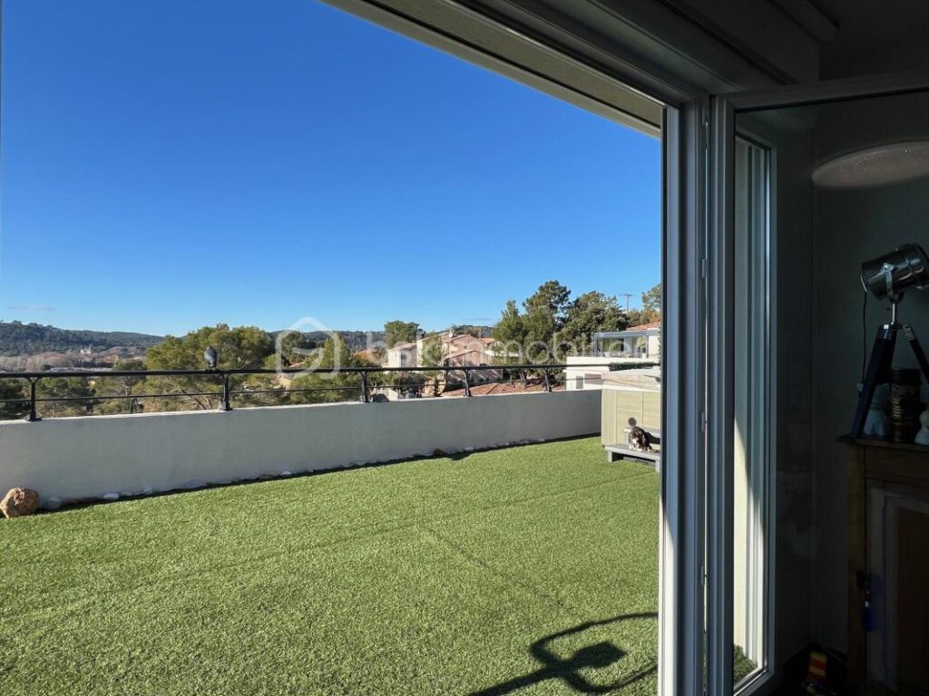 VILLA SUR LE TOIT D’EXCEPTION À VIDAUBAN – Coup de Coeur Assuré ! – 4 pièces – 3 chambres – 93 m²