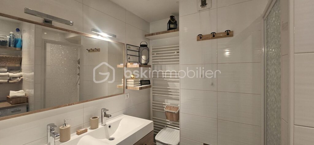 Echirolles – Quartier La Commanderie : Magnifique T4 transformé en T3 – Vue dégagée – Terrasse + Balcon – Résidence fermée – 4 pièces – 3 chambres – 70 m²