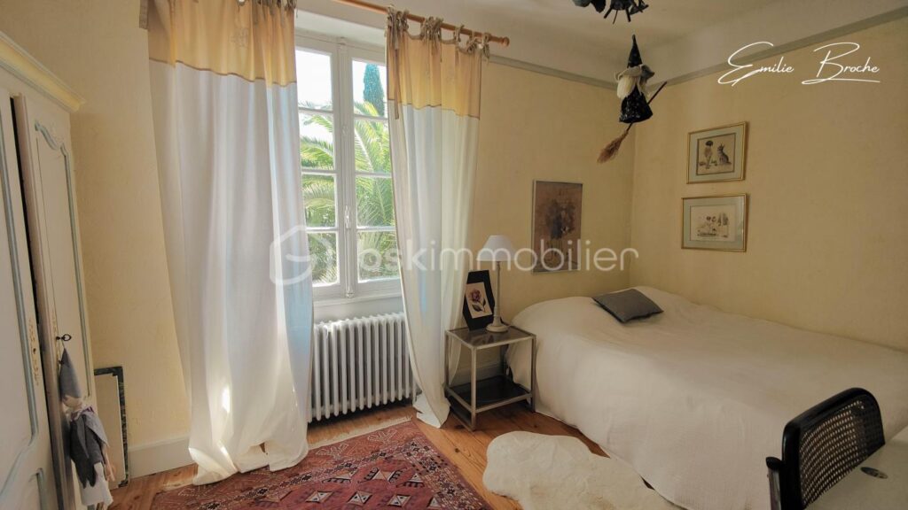 Maison bourgeoise – 10 pièces – 5 chambres – 190 m²