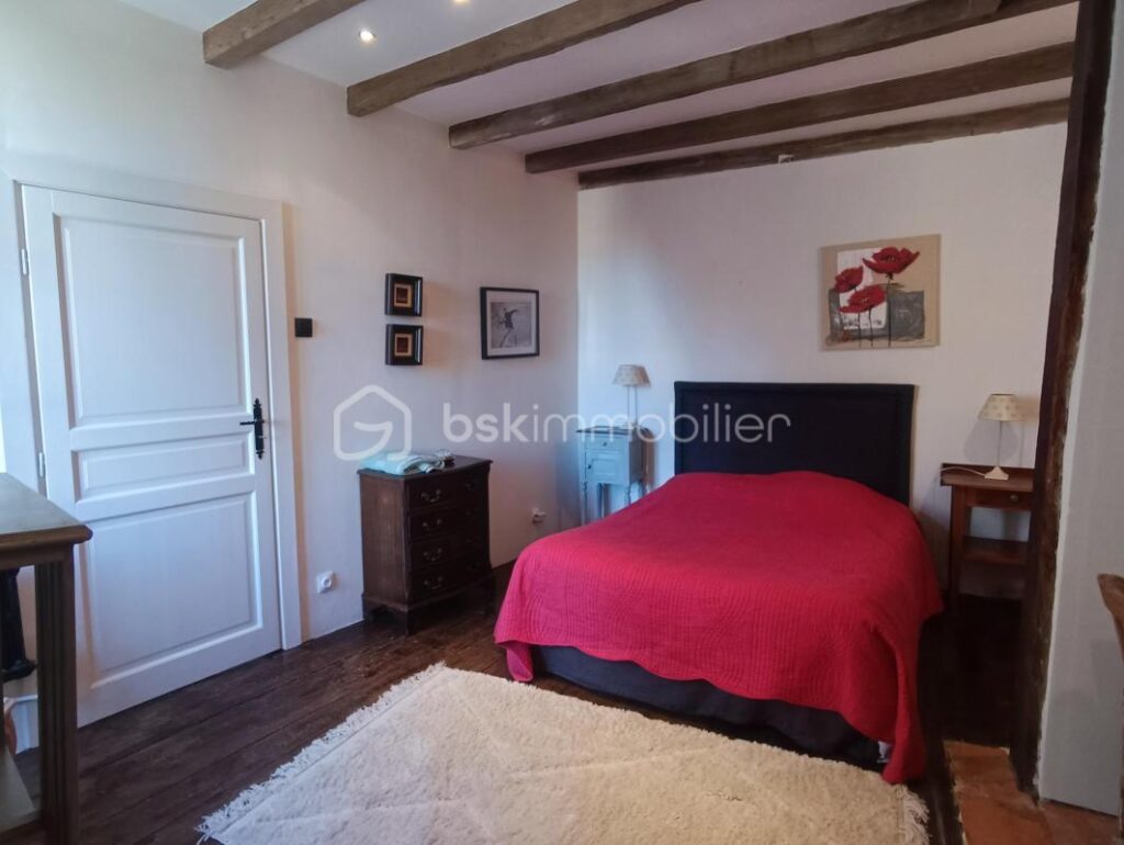 Maison de charme avec vue panoramique et piscine d’exception – 5 pièces – 2 chambres – 118 m²