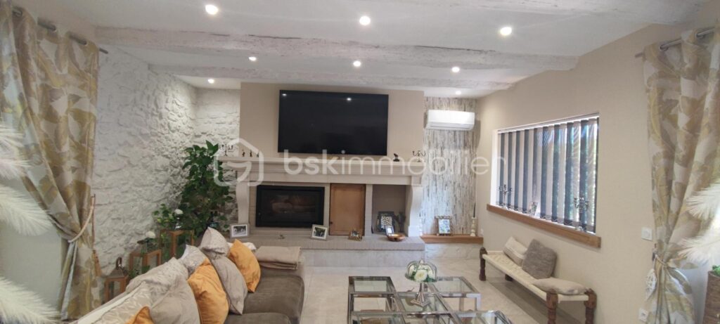 merveilleuse villa de caractere avec T2 indépendant piscine – 7 pièces – 4 chambres – 180 m²