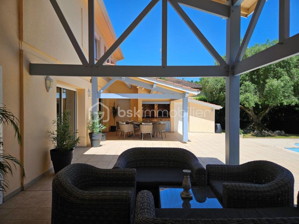 Maison de prestige de 244 m² – 5 pièces – 3 chambres – 244 m²