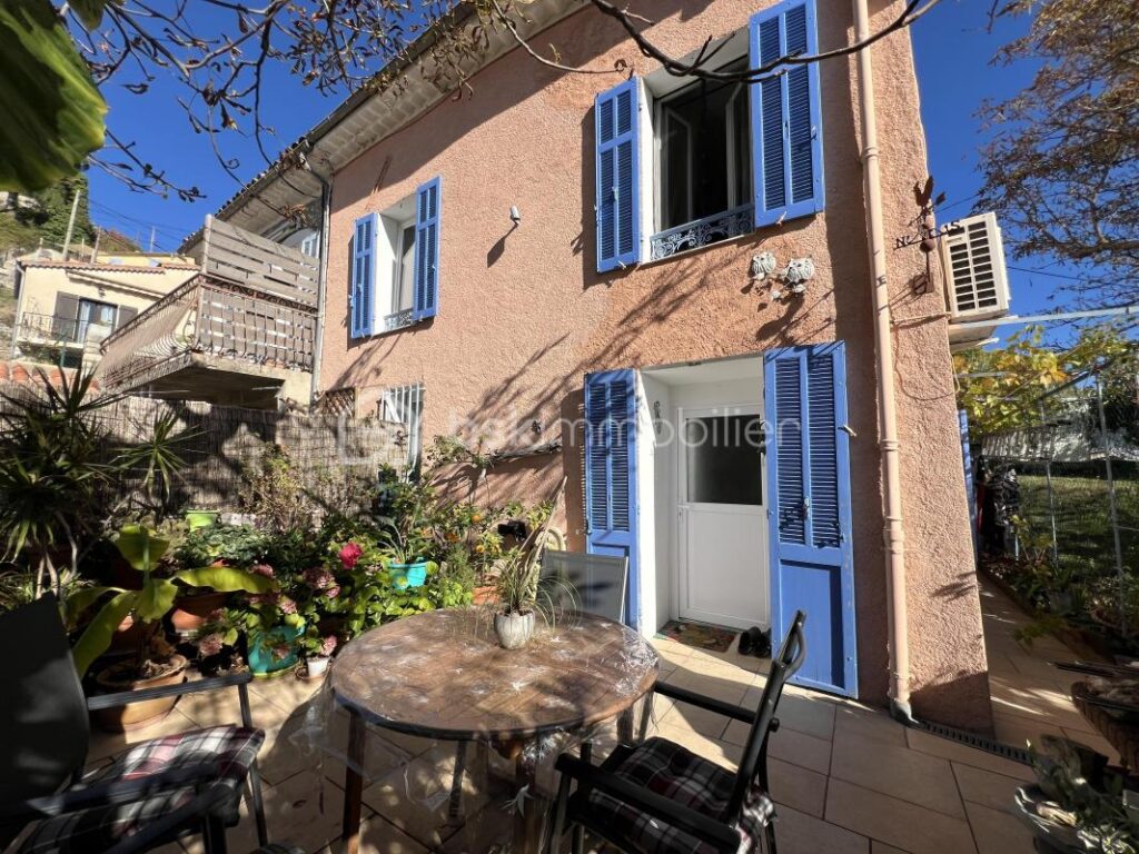 Vente maison de ville – 4 pièces avec terrasse – 4 pièces – 3 chambres – 78 m²