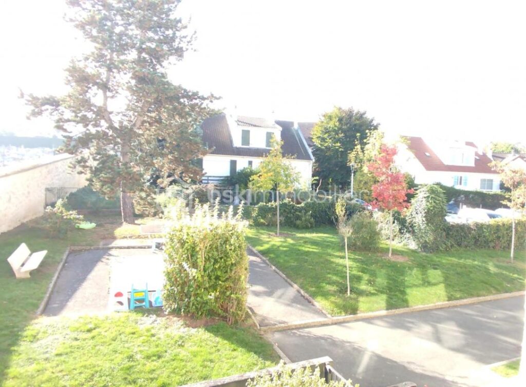 POISSY CENTRE Appartement avec vidéo de 4 pièces de 81 m2 – 4 pièces – 3 chambres – 81 m²