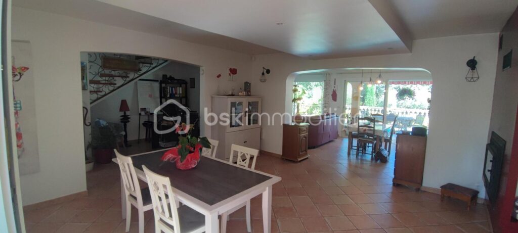 Magnifique Maison 160 m2 piscine – 5 pièces – 3 chambres – 160 m²