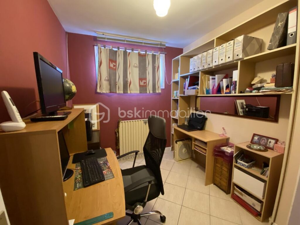 Maison avec piscine à vendre : Profitez de l&rsquo;évasion en ville ! – 5 pièces – 4 chambres – 140 m²