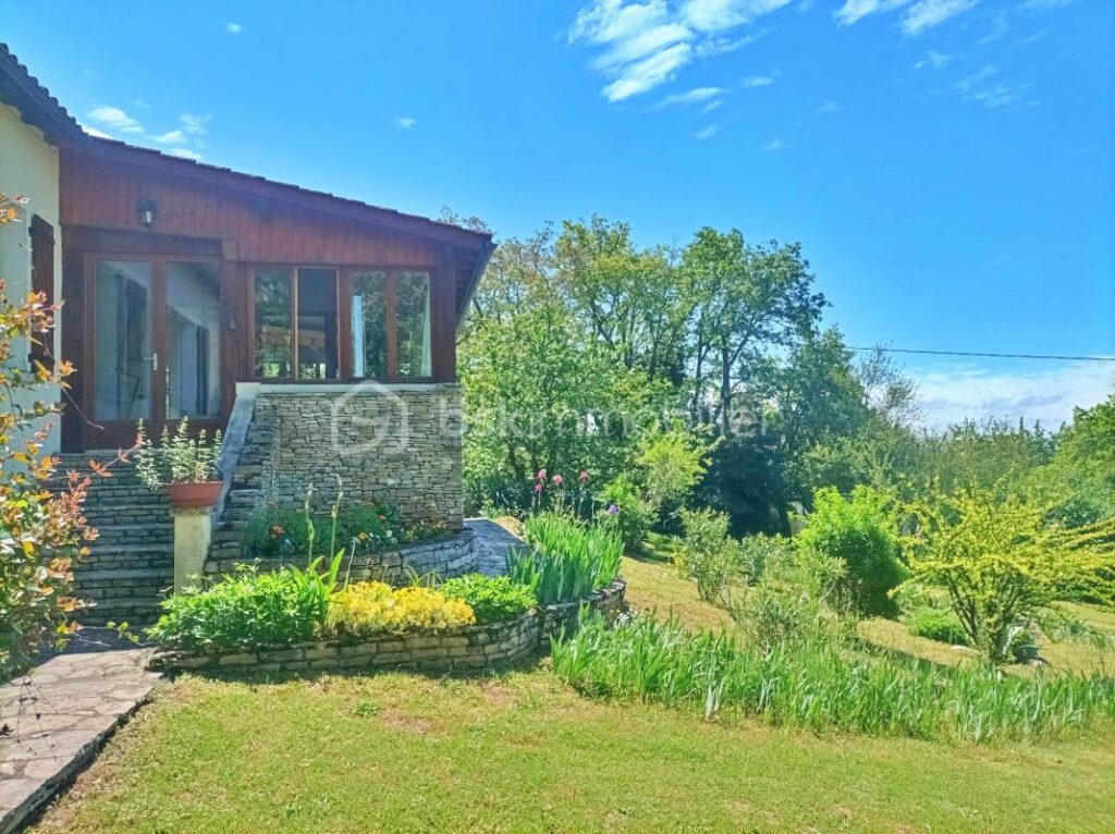 Maison 157m2 de plain-pied avec vue dégagée – 5 min de Catus – 6 pièces – 3 chambres – 157 m²