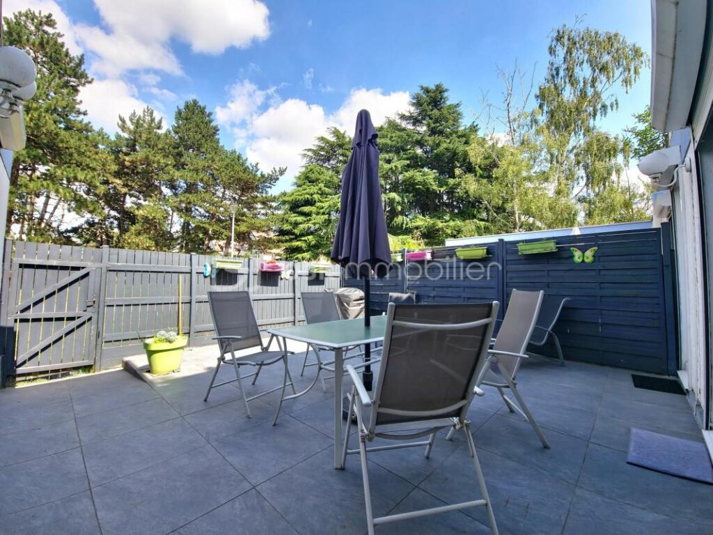 Appartement en Rdc de plus de 124 m² utile avec terrasse de 33 m² attenante – 5 pièces lumineuses en parfait état – 5 pièces – 3 chambres – 99 m²