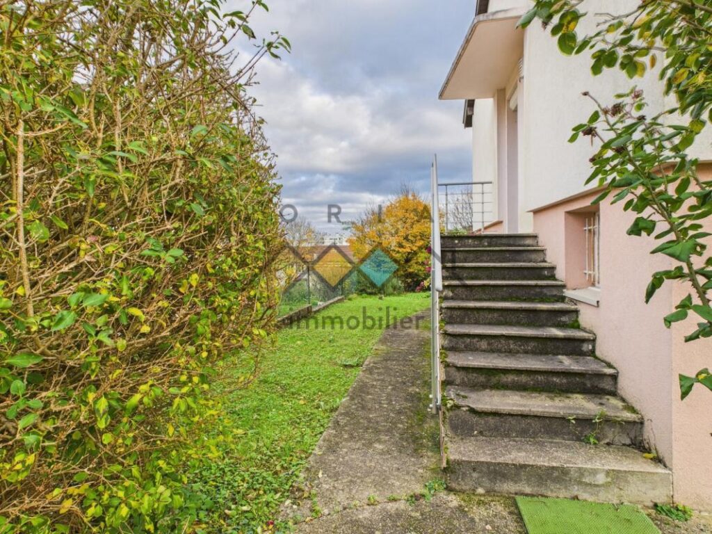 Maison – 5 pièces – 3 chambres – 100 m²