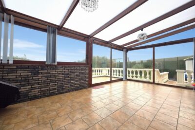 Maison semi-individuelle 103m² avec véranda, garage et jardin clos – 6 pièces – 3 chambres – 103 m²