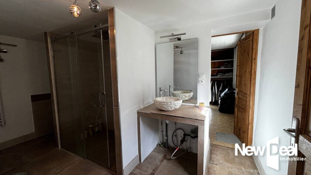 CHALET – 2 APPARTEMENTS – CHAMONIX MONT-BLANC – 6 pièces – 4 chambres – 101 m²