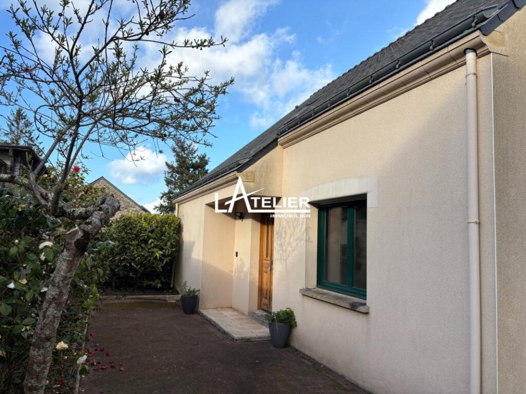 Maison de bourg avec garage indépendant et vie de plain-pied – 5 pièces – 4 chambres – 131 m²