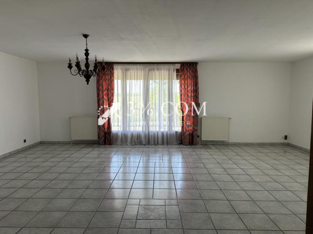 Locaux commerciaux avec logement 639 m2 DOMBASLE EN XANTOIS – 12 pièces – 6 chambres – 639 m²