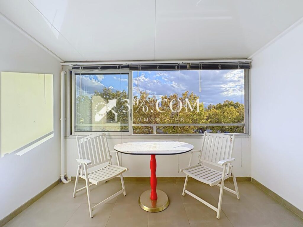 Studio de 24.85 m2 avec loggia, cellier & parking à Gruissan – 1 pièce – NR chambres – 24 m²