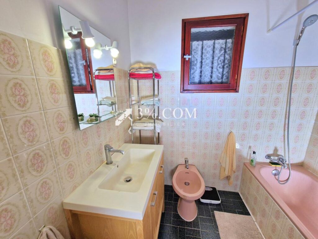 Grande villa proche centre-ville avec vue sur l’Estérel – 8 pièces – 5 chambres – 152 m²