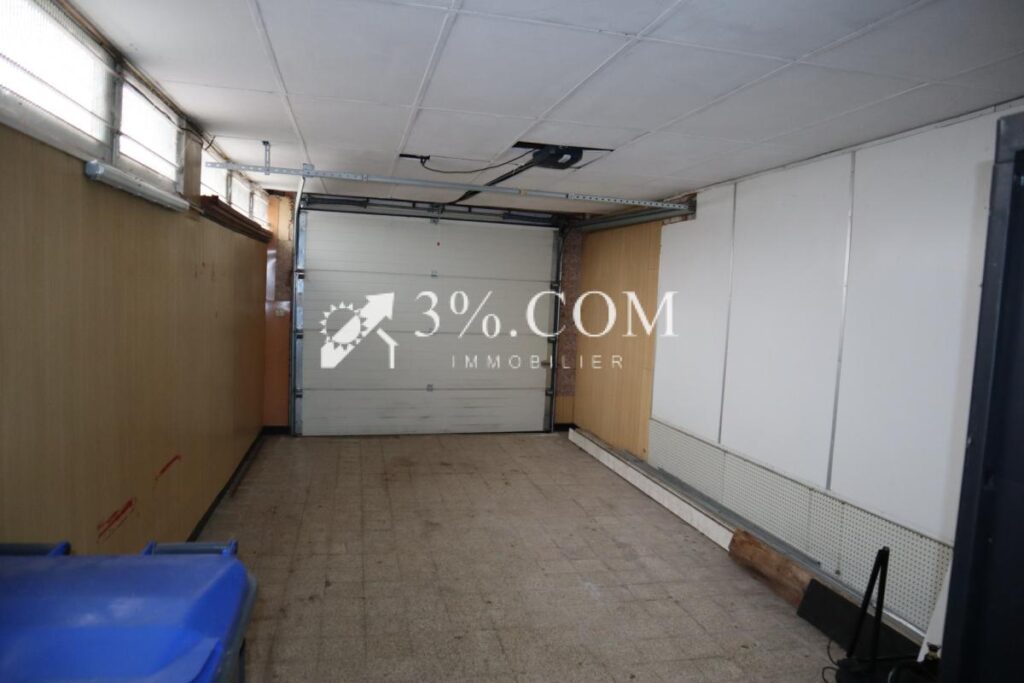 Maison 4 chambres, jardin, garages – 6 pièces – 4 chambres – 141 m²