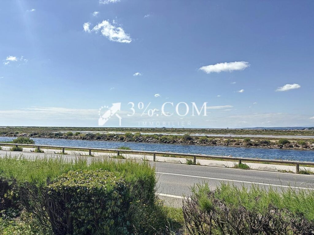 Studio de 27.4 m2 avec loggia, vue sur les Salins, piscine e – 1 pièce – NR chambres – 27 m²