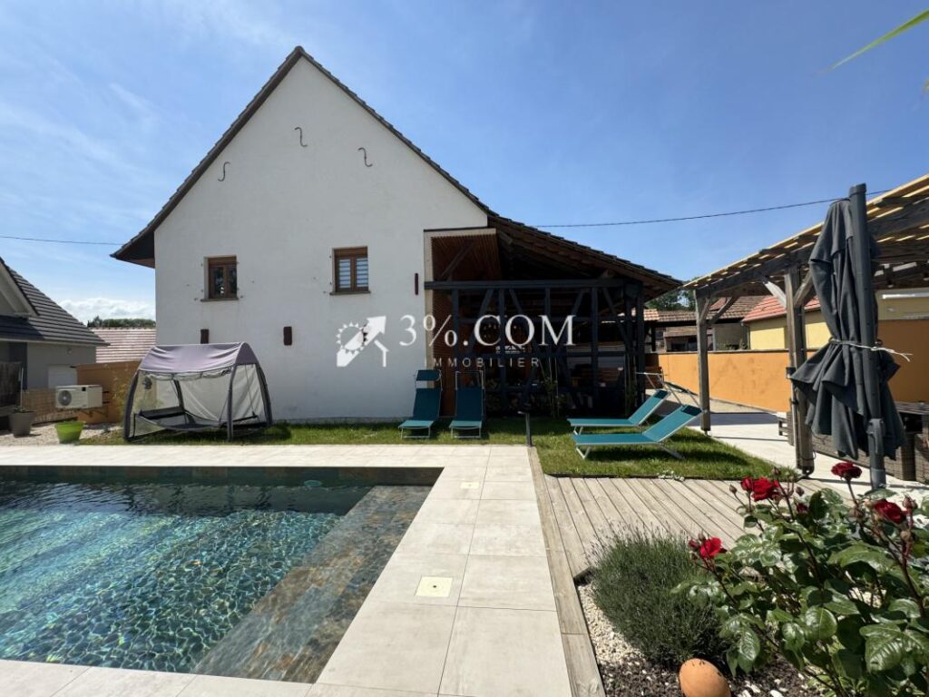 3%COM Très belle demeure avec piscine – 8 pièces – 5 chambres – 251 m²