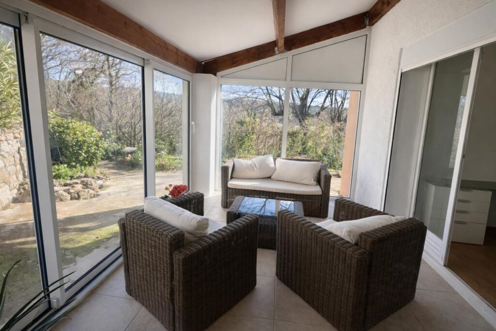 Ensemble immobilier Flassans 300 m2 – 11 pièces – 5 chambres – 330 m²