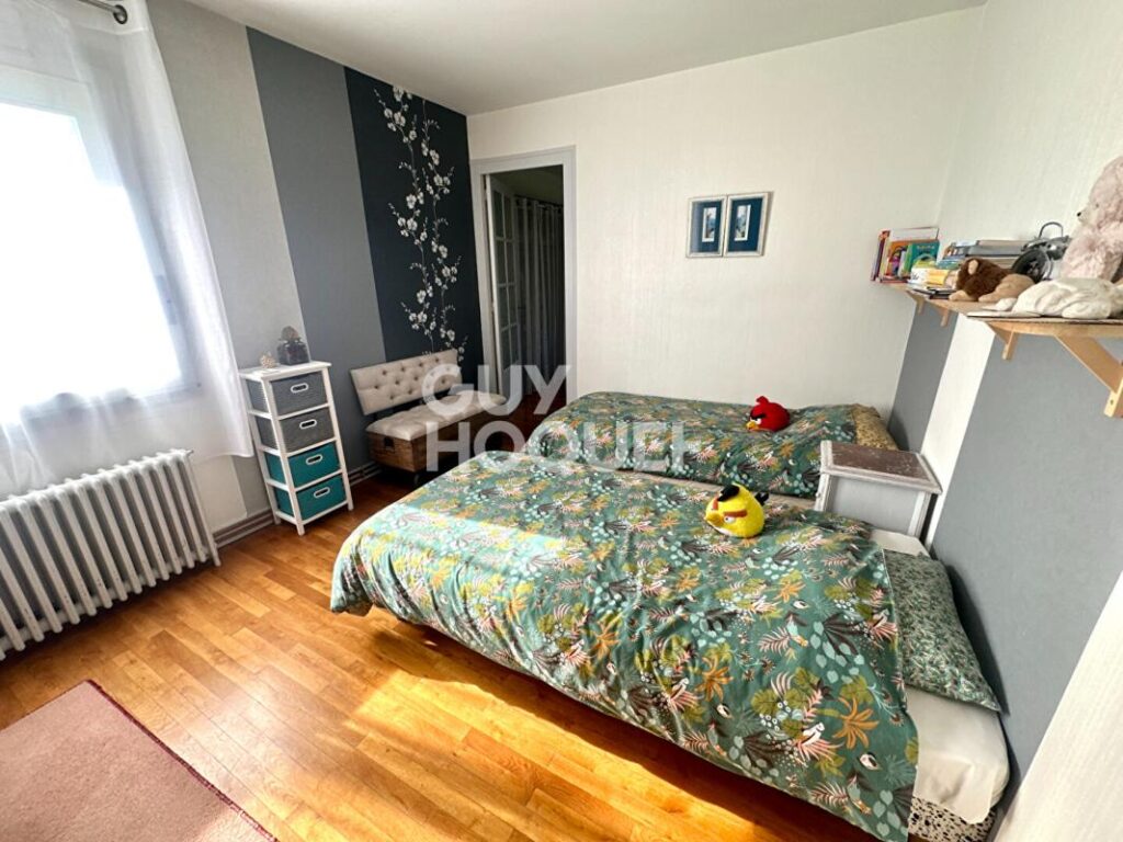 Maison à Foussais-Payré – 5 pièces – 6 chambres – 221 m²