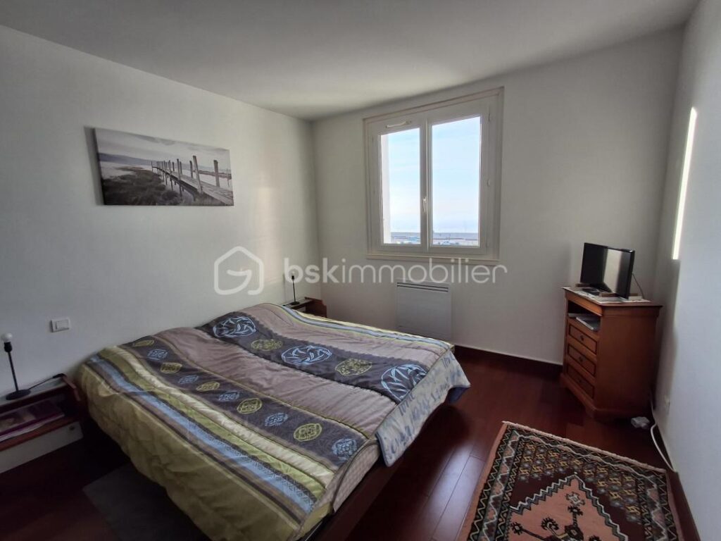 ***APPARTEMENT TRES BON ETAT FACE A LA MER AVEC BALCON DE TYPE F3 80M2 PARKING POSSIBLE DANS LA RESIDENCE*** – 4 pièces – 2 chambres – 78 m²