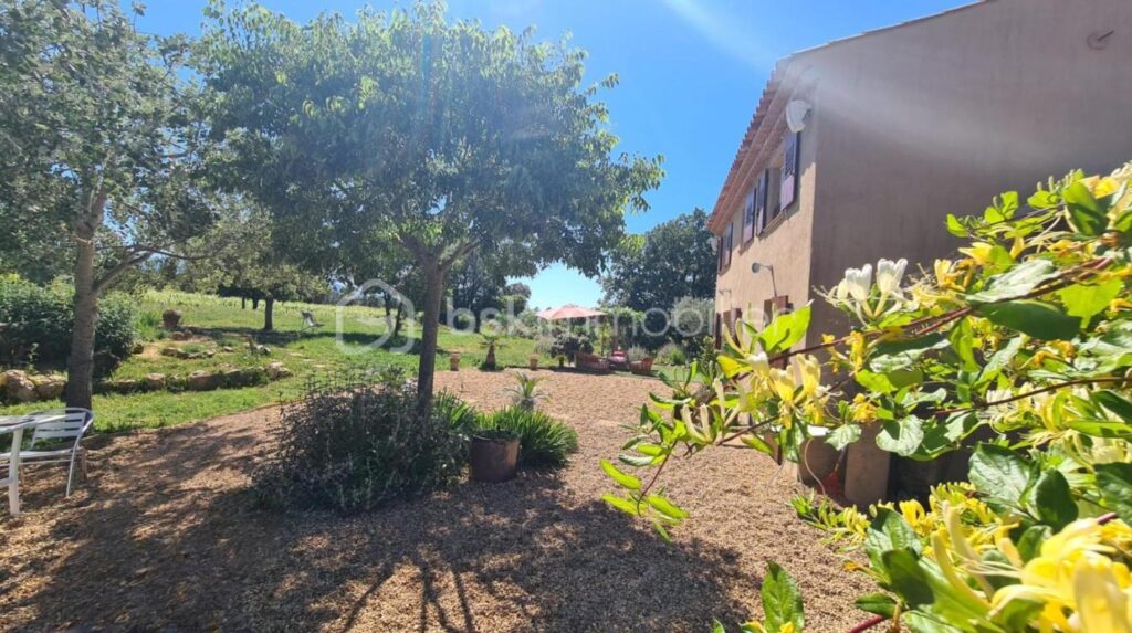 PROPRIÉTÉ D’EXCEPTION AU CŒUR DES VIGNES – LA GARDE-FREINET – 6 pièces – 4 chambres – 162 m²