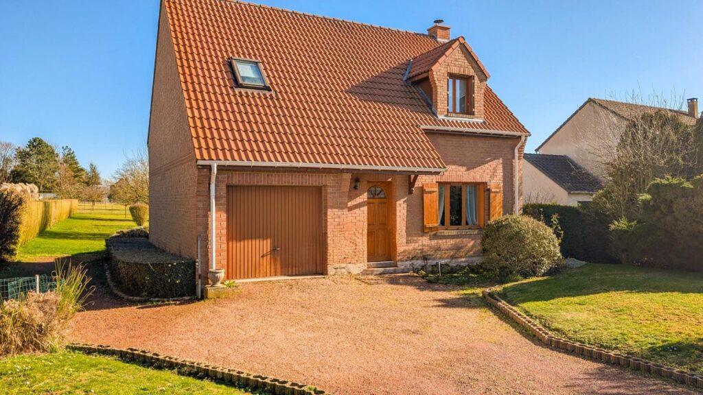 Pavillon individuel de 2000 – 3/4 Chambres – Terrain 1645 m² – 6 pièces – 4 chambres – 92 m²