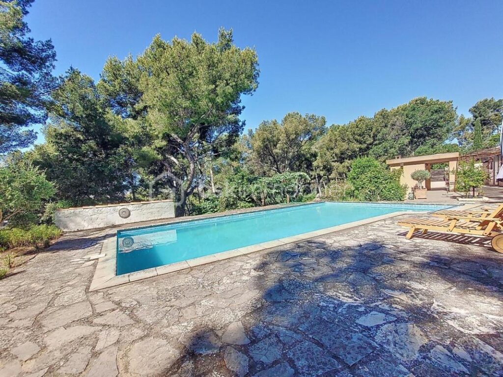 VILLA DE CARACTERE – 6 pièces – 5 chambres – 135 m²